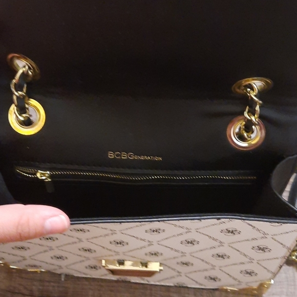 Cross body BCBG purse - Picture 4 of 4